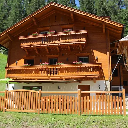 Zirbenchalet Grossglockner היליגנבלוט